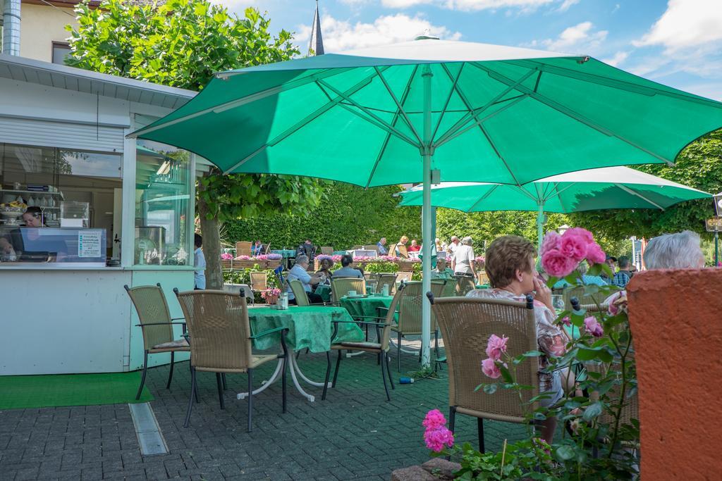 Panorama-Cafe Moselgarten Альф Экстерьер фото