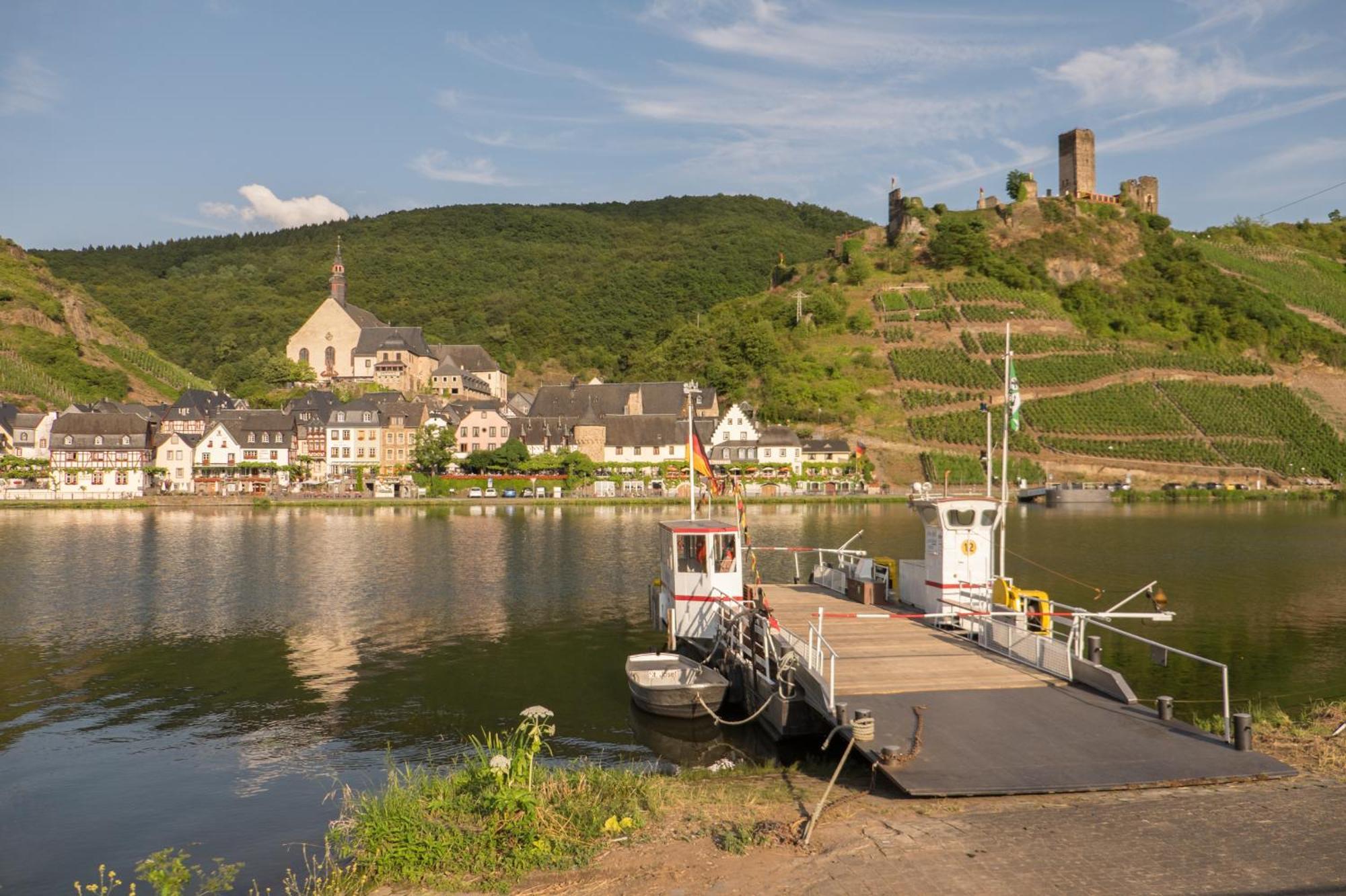 Panorama-Cafe Moselgarten Альф Экстерьер фото